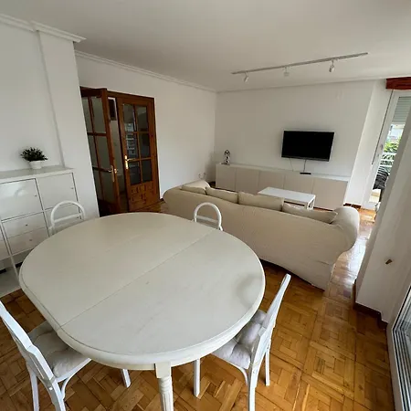 2 Minutos De La Playa Con Piscina Y Garaje Apartamento